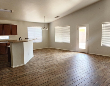 11229 W Chase Drive - Photo Thumbnail 2