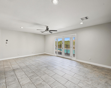 8714 E Clarendon Avenue - Photo Thumbnail 7