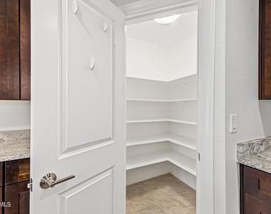 8714 E Clarendon Avenue - Photo Thumbnail 13