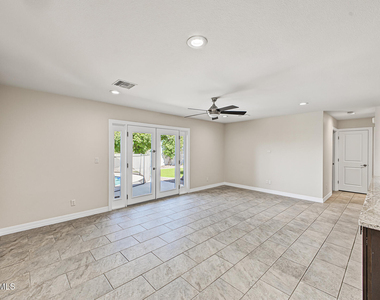 8714 E Clarendon Avenue - Photo Thumbnail 6