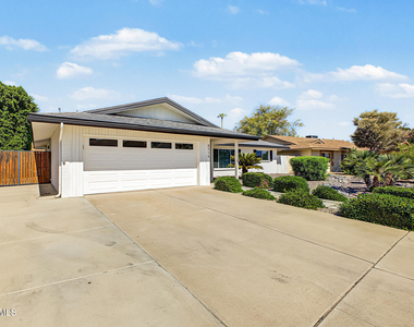 8714 E Clarendon Avenue - Photo Thumbnail 2