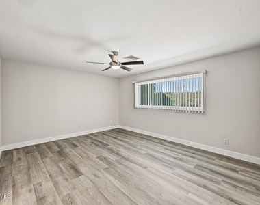 8714 E Clarendon Avenue - Photo Thumbnail 15