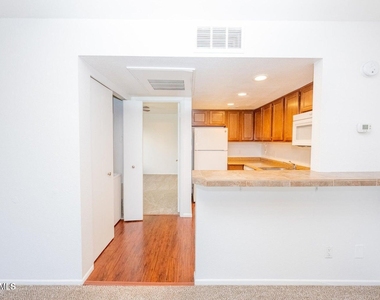 700 W University Drive - Photo Thumbnail 4
