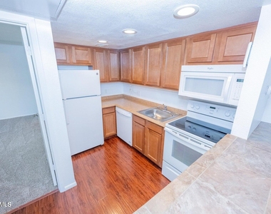 700 W University Drive - Photo Thumbnail 2