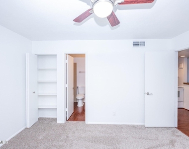 700 W University Drive - Photo Thumbnail 10