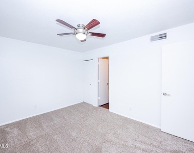 700 W University Drive - Photo Thumbnail 11