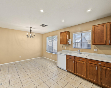 22462 N 107th Drive - Photo Thumbnail 13