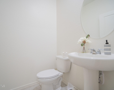 4711 N 193rd Drive - Photo Thumbnail 5
