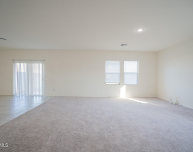 4711 N 193rd Drive - Photo Thumbnail 6
