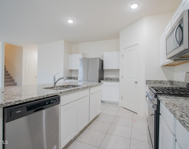 4711 N 193rd Drive - Photo Thumbnail 10