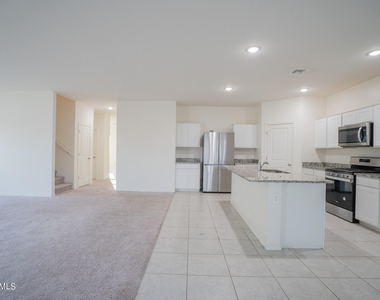 4711 N 193rd Drive - Photo Thumbnail 8