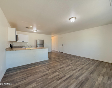 225 W Dewey Avenue - Photo Thumbnail 7