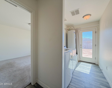 225 W Dewey Avenue - Photo Thumbnail 11
