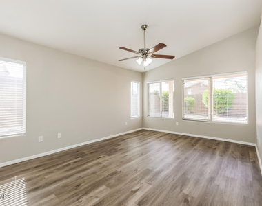 9329 W Beryl Avenue - Photo Thumbnail 2