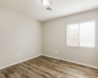 9329 W Beryl Avenue - Photo Thumbnail 12