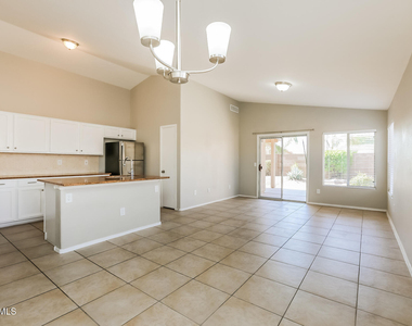9329 W Beryl Avenue - Photo Thumbnail 4
