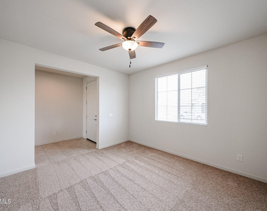 25413 N 172nd Lane - Photo Thumbnail 7