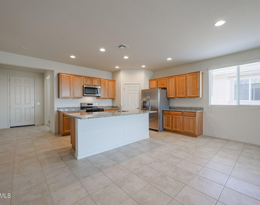 25345 N 172nd Drive - Photo Thumbnail 3