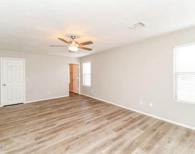 2358 E Spruce Drive - Photo Thumbnail 5