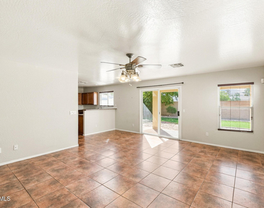 22593 W Solano Drive - Photo Thumbnail 14
