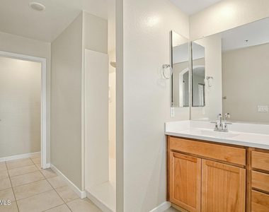 1880 N 208th Avenue - Photo Thumbnail 12