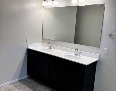 1043 W Avalon Canyon Drive - Photo Thumbnail 8