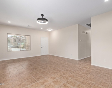 7612 S 70th Lane - Photo Thumbnail 7