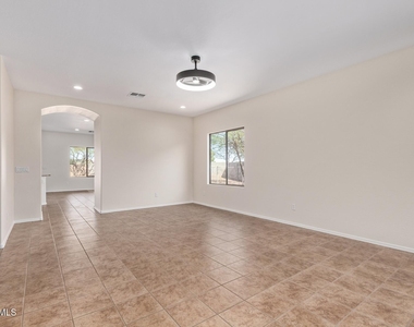 7612 S 70th Lane - Photo Thumbnail 8