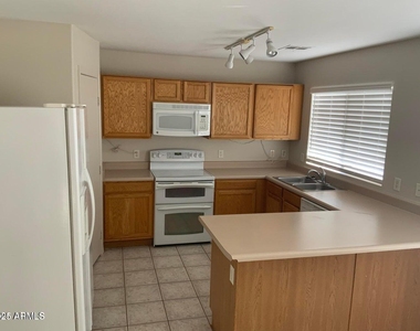 1533 S Western Skies Drive - Photo Thumbnail 3