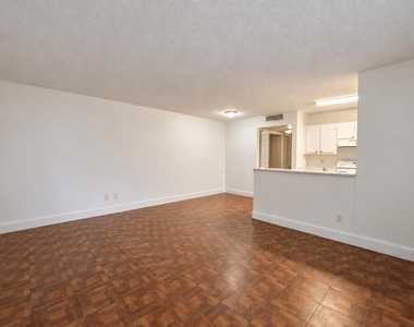 1509 Meadows Circle W - Photo Thumbnail 3