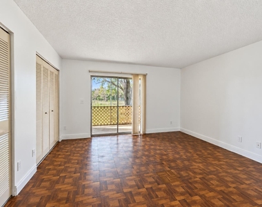 1509 Meadows Circle W - Photo Thumbnail 6