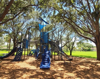 1509 Meadows Circle W - Photo Thumbnail 30