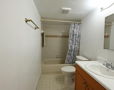 1509 Meadows Circle W - Photo Thumbnail 8