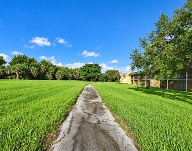 1509 Meadows Circle W - Photo Thumbnail 13