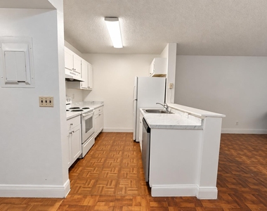 1509 Meadows Circle W - Photo Thumbnail 5