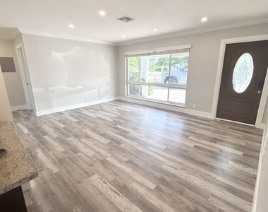 328 Se 6th Avenue - Photo Thumbnail 13