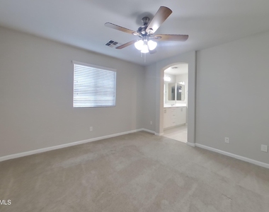 12575 W Hummingbird Terrace - Photo Thumbnail 4