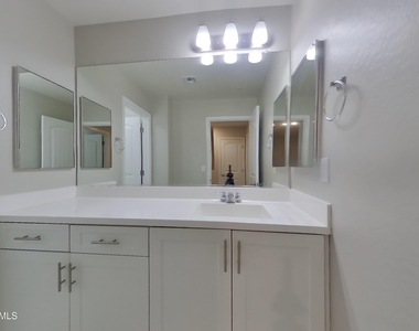 12575 W Hummingbird Terrace - Photo Thumbnail 14