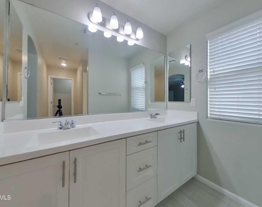 12575 W Hummingbird Terrace - Photo Thumbnail 6