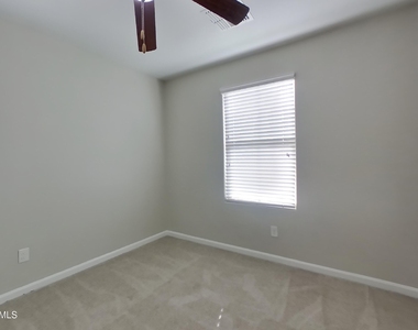 12575 W Hummingbird Terrace - Photo Thumbnail 10