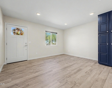 128 W Brooks Street - Photo Thumbnail 8