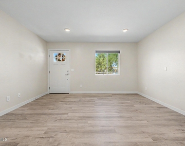 128 W Brooks Street - Photo Thumbnail 7