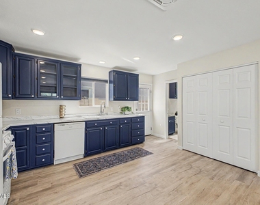 128 W Brooks Street - Photo Thumbnail 5