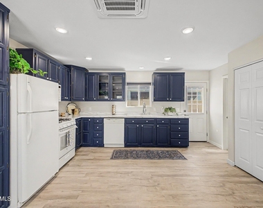 128 W Brooks Street - Photo Thumbnail 2