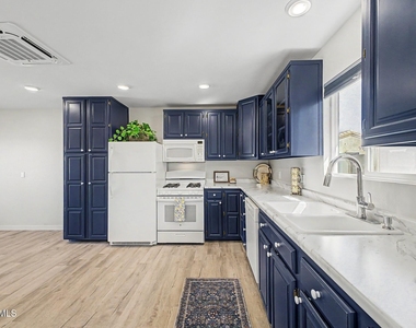 128 W Brooks Street - Photo Thumbnail 6