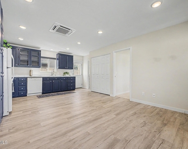 128 W Brooks Street - Photo Thumbnail 4