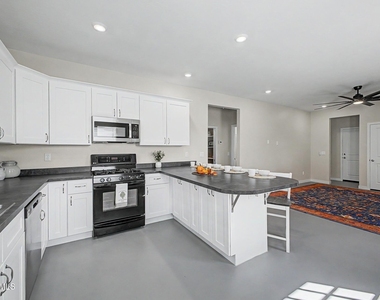 128 W Brooks Street - Photo Thumbnail 9