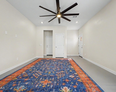 128 W Brooks Street - Photo Thumbnail 5
