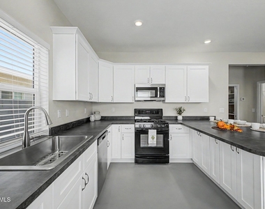 128 W Brooks Street - Photo Thumbnail 8