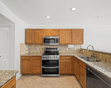3301 E Marconi Avenue - Photo Thumbnail 4